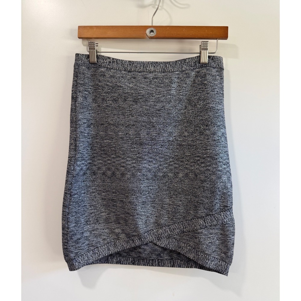 Bebe Women Black and Silver Marled Knit Tulip Hem Mini Skirt Size L Zip Back